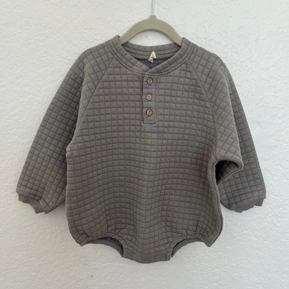 Quincy Mae Gray Quilted Henley Bubble Romper 2-3Y